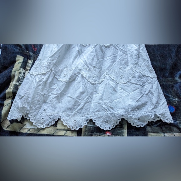 BCBG Maxazria white summer dress size 0, comes with slip dress - Picture 6 of 8